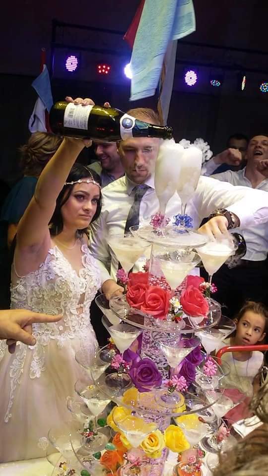 Specijalni efekti za svadbe šampanjac fontana